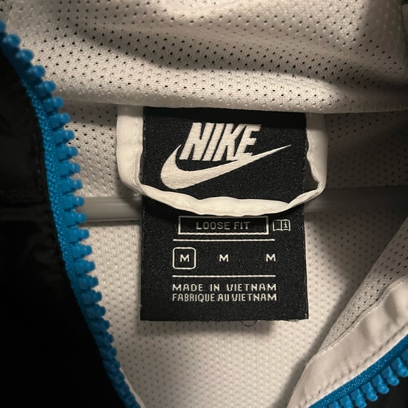 Medium- Nike Wind Runner - Picture 3 of 3